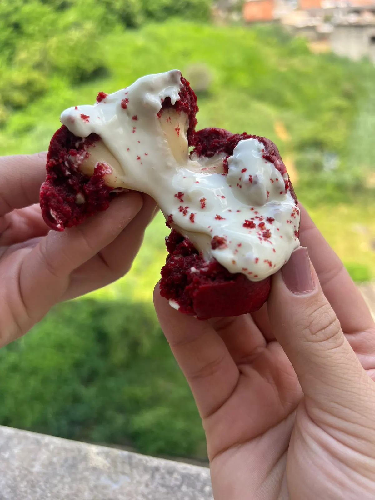 Cookie red velvet com recheio cremoso
